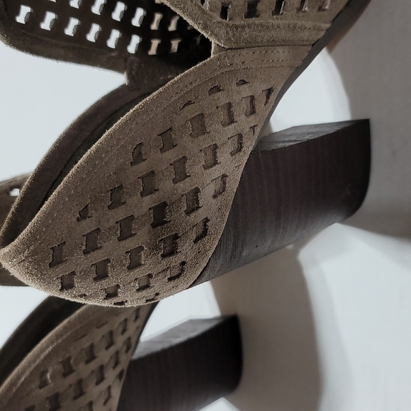 VINCE CAMUTO Brown Suede Ankle Boots Womens High Heel Booties Size 8M - Picture 12 of 16